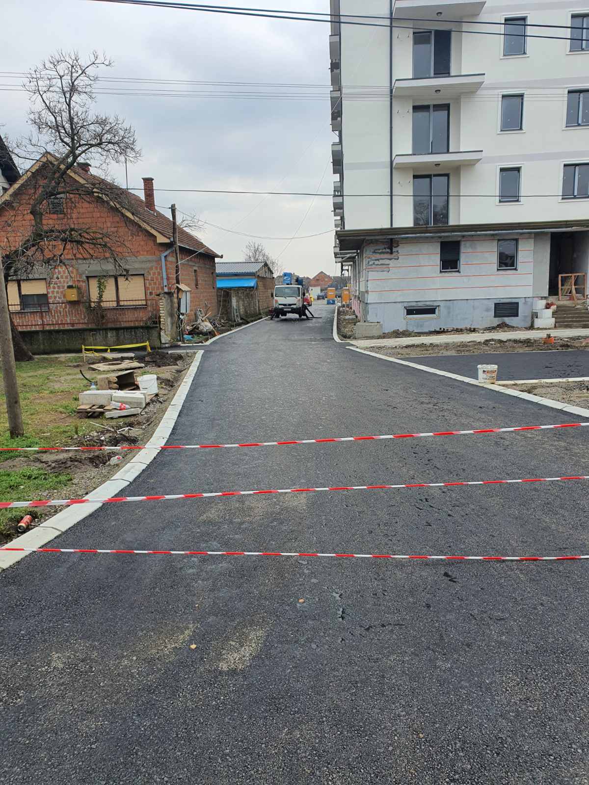 Asfaltni finisher na terenu Batajnica