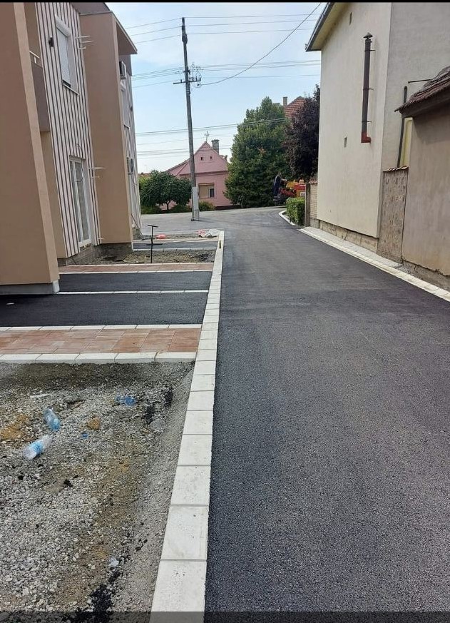 Asfaltiranje dvorišta Batajnica