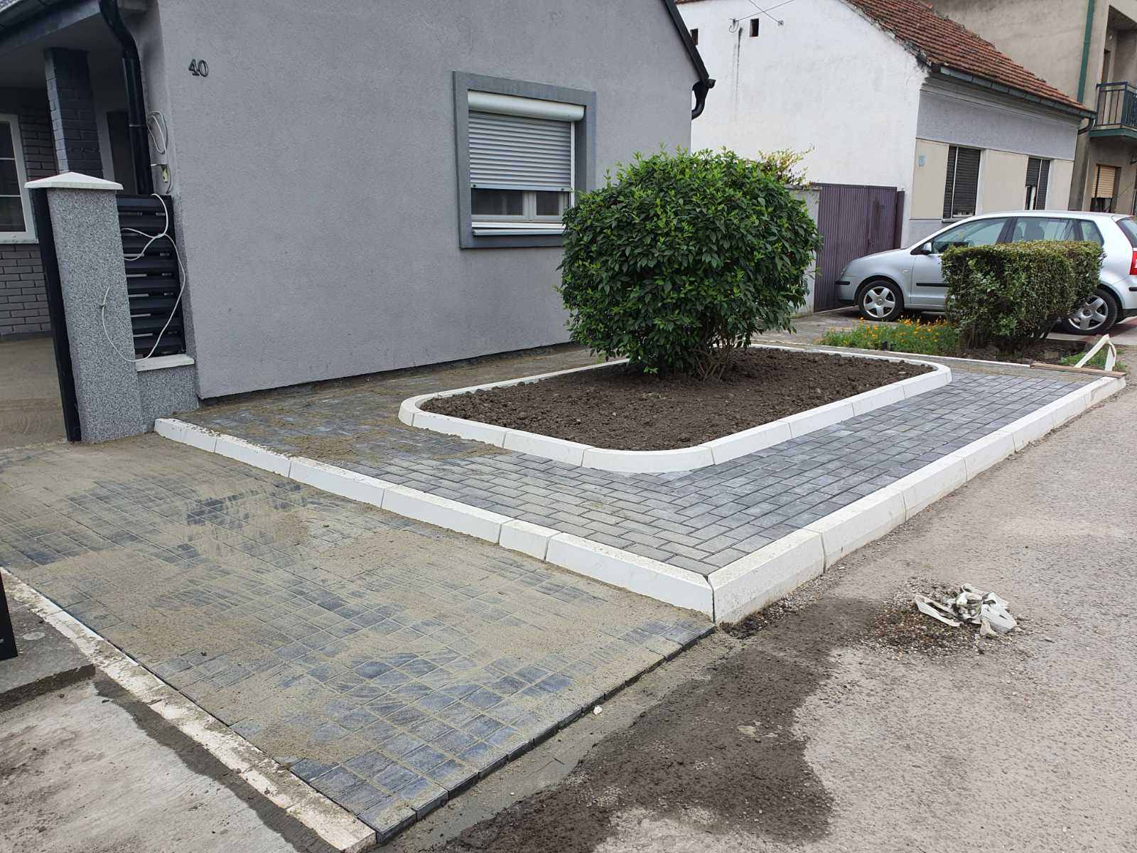 Asfaltna mašina pri radu Batajnica