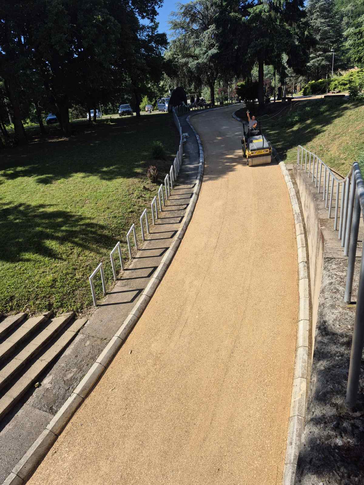 Asfaltiranje puta u Beogradu